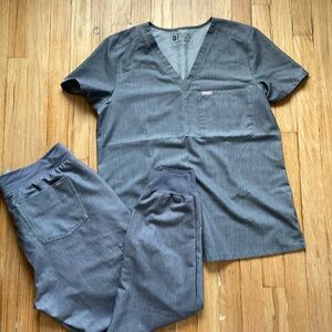 Figs scrubs catarina top and Zamora joggers M graphite